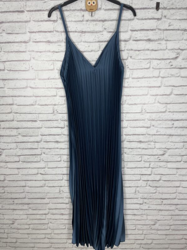 VESTIDO PLISADO AZUL