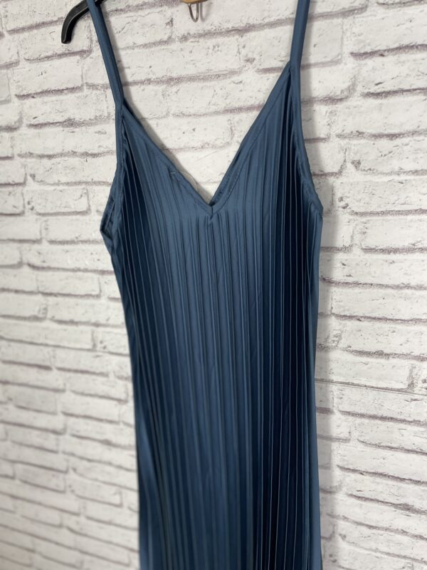 VESTIDO PLISADO AZUL - Imagen 3