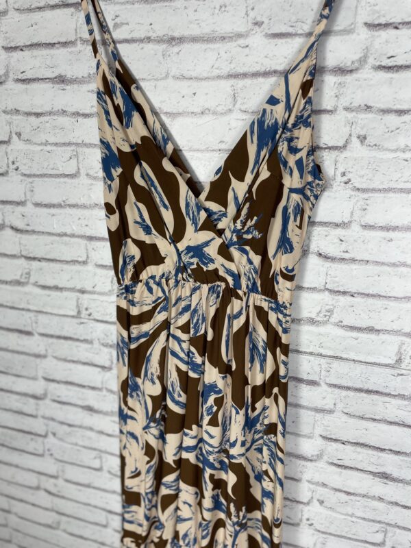 VESTIDO ESTAMPADO MARRON Y AZUL - Imagen 3