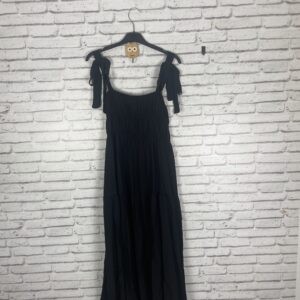 VESTIDO NEGRO DETALLES DORADOS