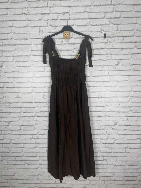 VESTIDO MARRON DETALLES DORADOS