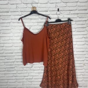 CONJUNTO TOP Y FALDA ESTAMPADA