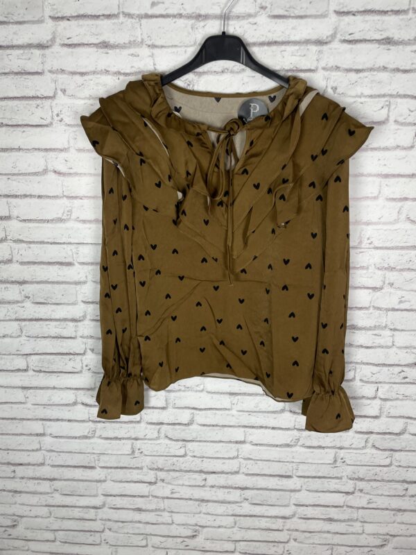 CAMISA CORAZONES CAMEL Y NEGRA