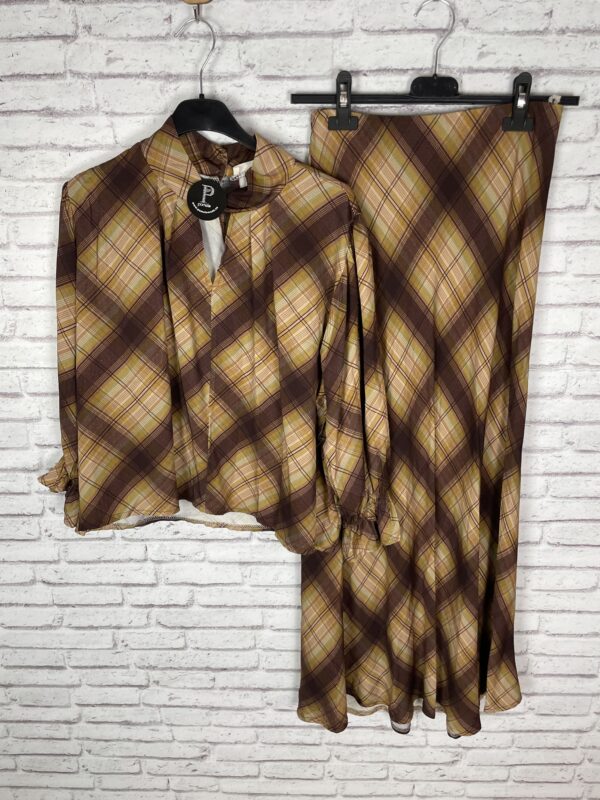 CONJUNTO FALDA Y BLUSA