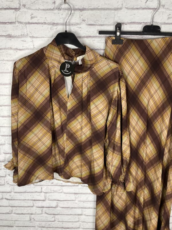 CONJUNTO FALDA Y BLUSA - Imagen 2