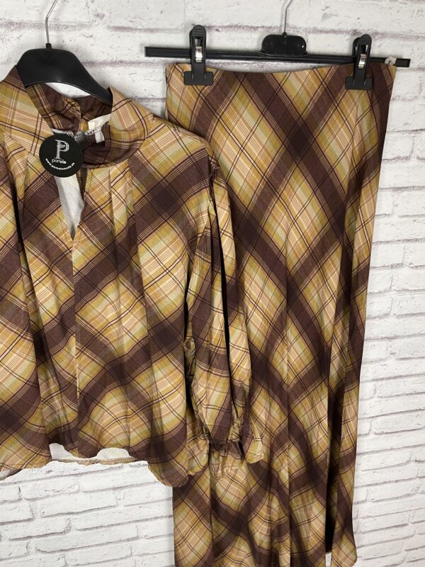 CONJUNTO FALDA Y BLUSA - Imagen 3