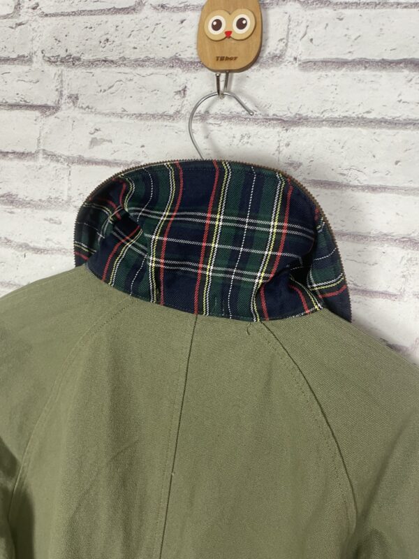 PARKA VERDE DETALLES EN CUADROS - Imagen 4