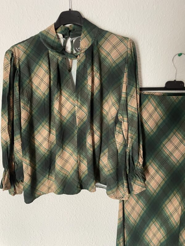 CONJNTO FALDA Y BLUSA TONES VERDES - Imagen 3