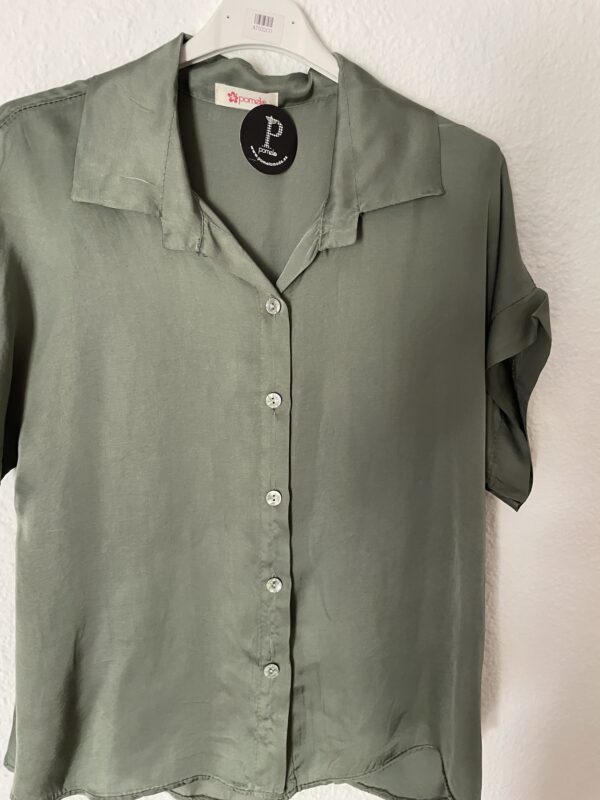 CAMISA SATINADA VERDE - Imagen 2