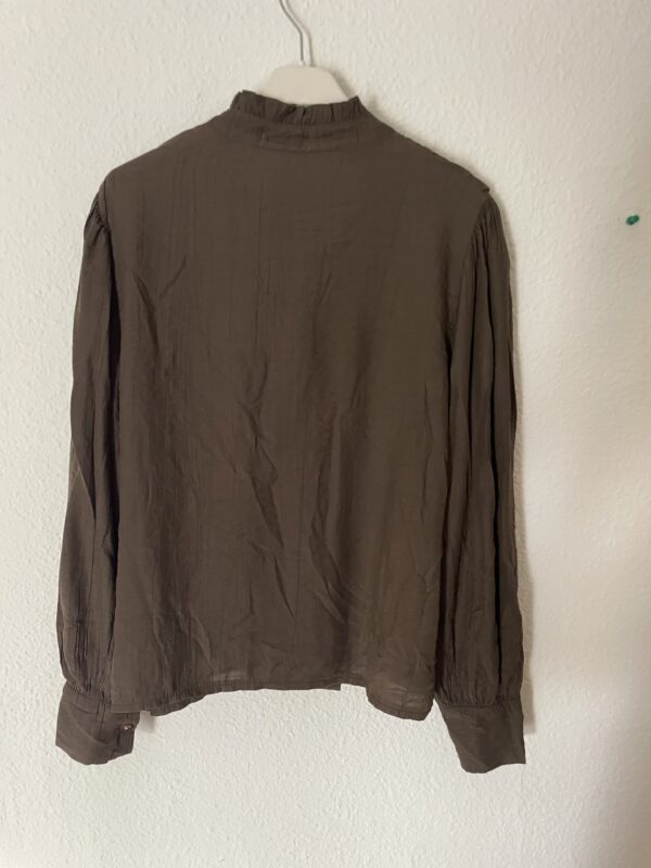 CAMISA MARRON VOLANTES EN LA PECHERA - Imagen 5