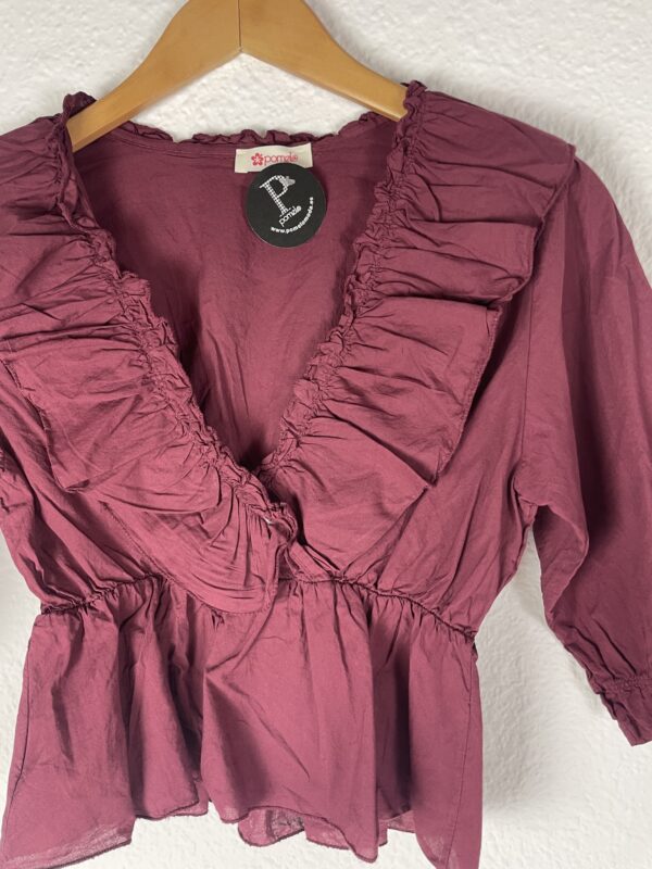 BLUSA VOLANTE BURDEOS - Imagen 2