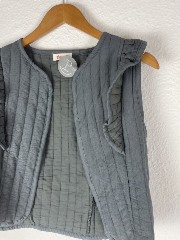 CHALECO GRIS CON VOLANTES - Imagen 2
