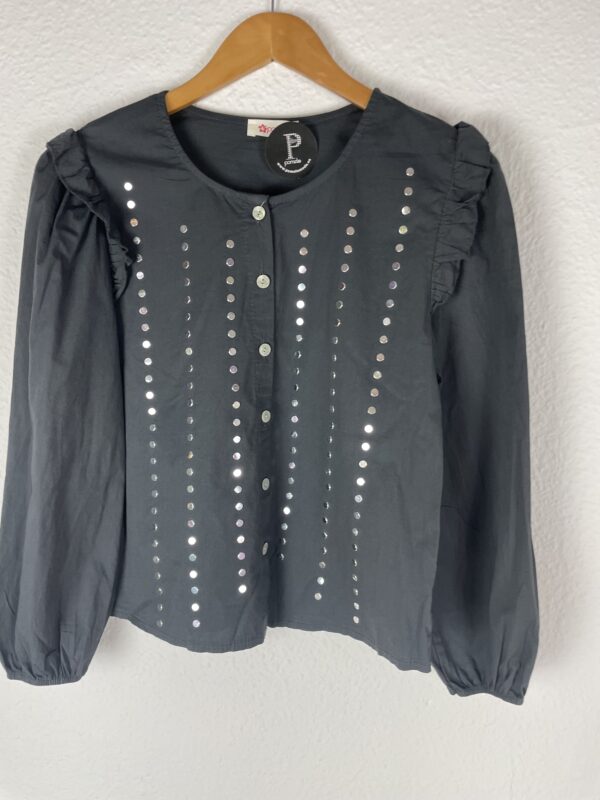 CAMISA GRIS TACHUELAS