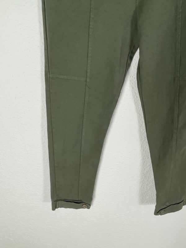 PANTALON VERDE RECOGIDO - Imagen 2