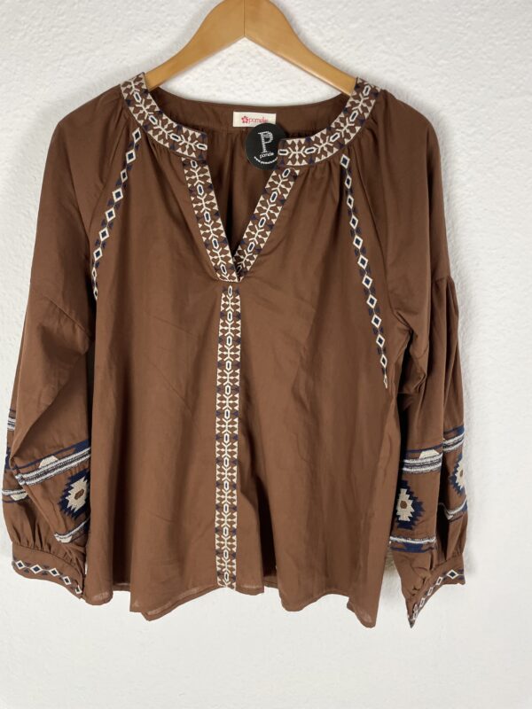 CAMISA BORDADA MARRON