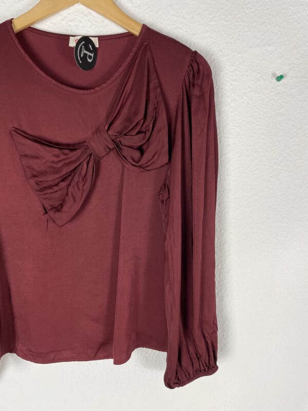 CAMISA SATINADA LAZO BURDEOS - Imagen 2