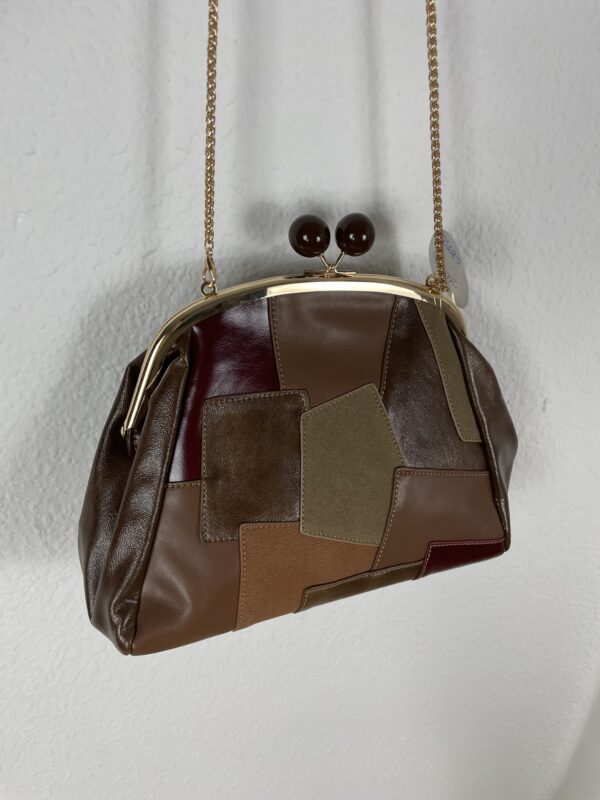 BOLSO MARRON BROCHE BOTONES - Imagen 2