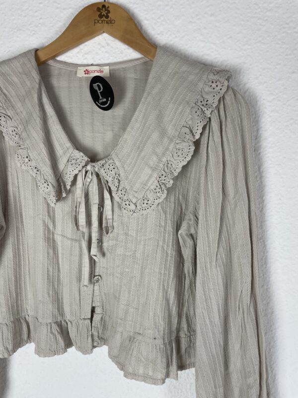 CAMISA BEIG CUELLO BLONDA - Imagen 3