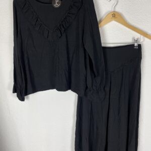 CONJUNTO FALDA Y CAMISA NEGRO