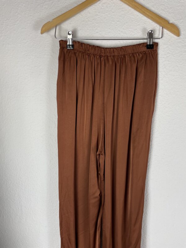 PANTALON SATINADO TEJA RECOGIDO - Imagen 2