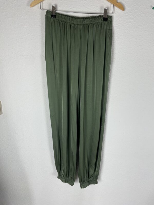PANTALON SATINADO VERDE RECOGIDO