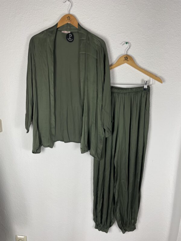CONJUNTO SATINADO VERDE