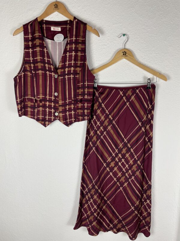 CONJUNTO SATINADO CHALECO Y FALDA