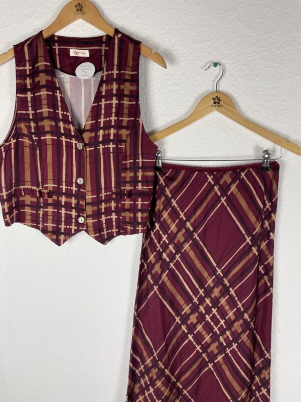 CONJUNTO SATINADO CHALECO Y FALDA - Imagen 2