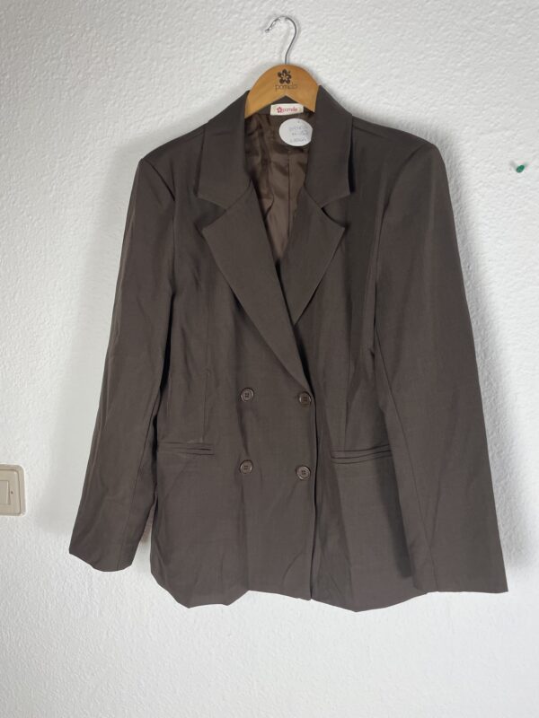 CHAQUETA CRUZADA MARRON