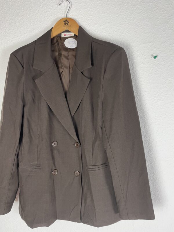 CHAQUETA CRUZADA MARRON - Imagen 2