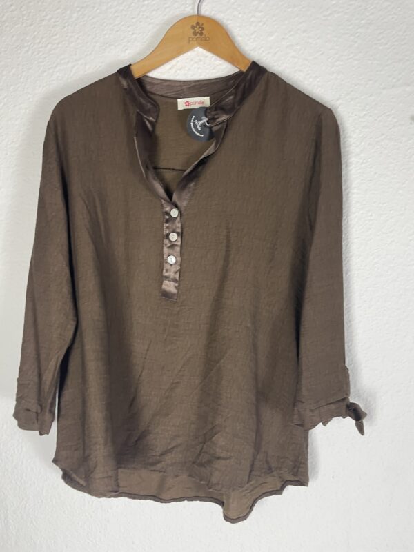 CAMISA DETALLE LACITOS MARRON
