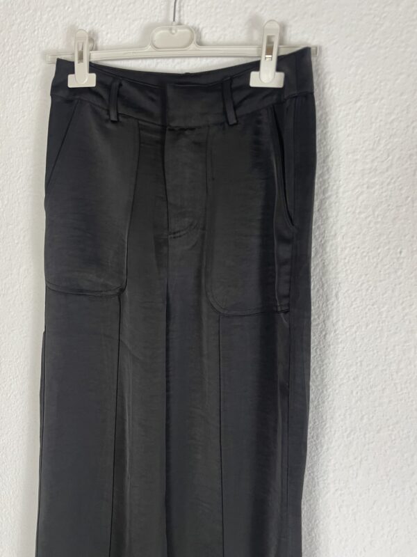 PANTALON NEGRO SATINADO - Imagen 3