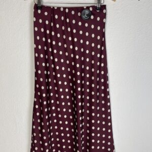 FALDA SATINADA LUNARES BURDEOS