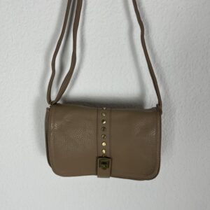 BOLSO TACHUELAS CUADRADO BEIG