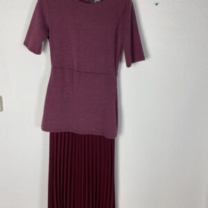 VESTIDO PUNTO PLISADO BURDEOS