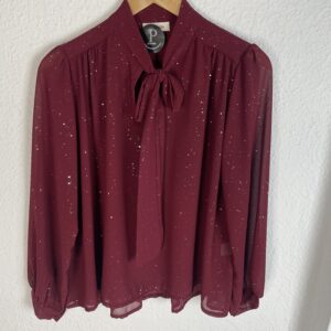 CAMISA LAZO BURDEOS DETALLES BRILLO