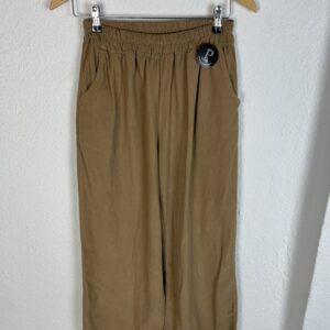 PANTALÓN MICROPANA CON BOLSILLOS CAMEL