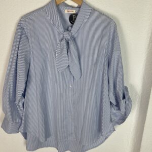 CAMISA RAYAS LAZADA EN EL CUELLO