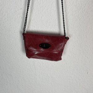 BOLSO TACHUELAS GRANATE