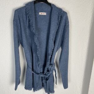 CHAQUETA LANA DETALLLE DESFLECADO AZUL