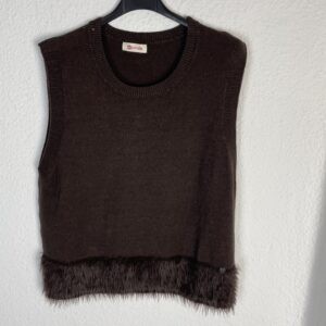 CHALECO MARRON DETALLE PELOS