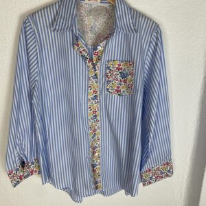 CAMISA RAYAS Y FLORES