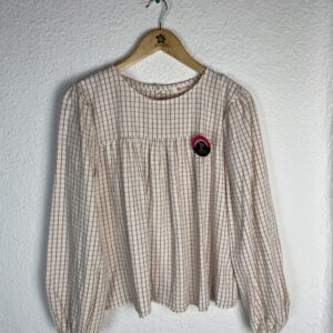 BLUSA CUADROS BEIG CORTE EN EL PECHO
