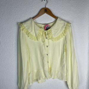 BLUSA AMARILLA CUELLO BLONDA