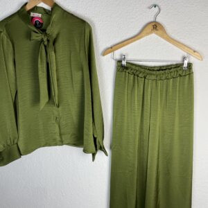 CONJUNTO VERDE SATINADO