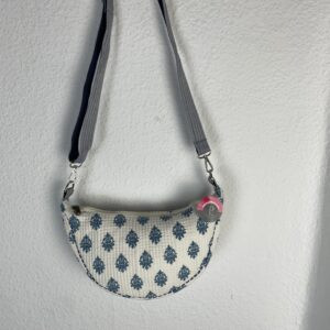 BOLSO ESTAMPADO AZUL MEDIA LUNA