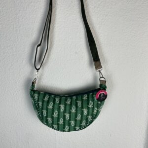 BOLSO ESTAMPADO VERDE MEDIA LUNA