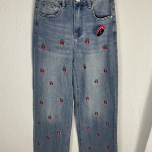 PANTALÓN VAQUERO CEREZAS BORDADO