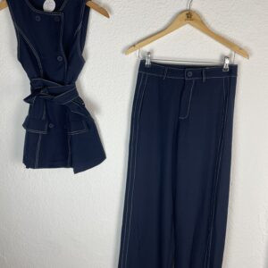 CONJUNTO CHALECO Y PANTALON PESPUNTES