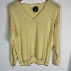 JERSEYRS PICO AMARILLO CON DETALLE EN MALVA